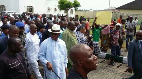 Ibori (Centre) at Alamaseigha geave side